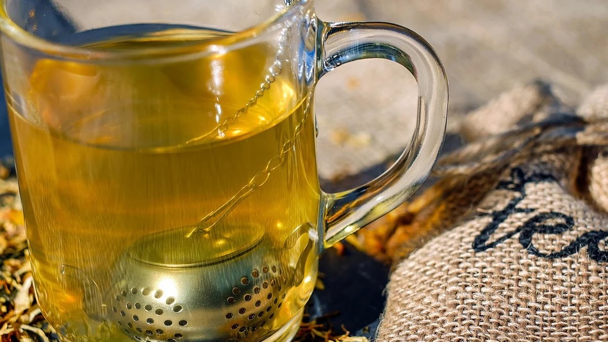 공복에 물 대신 차를 마시면 좋은 이유와 건강 효과