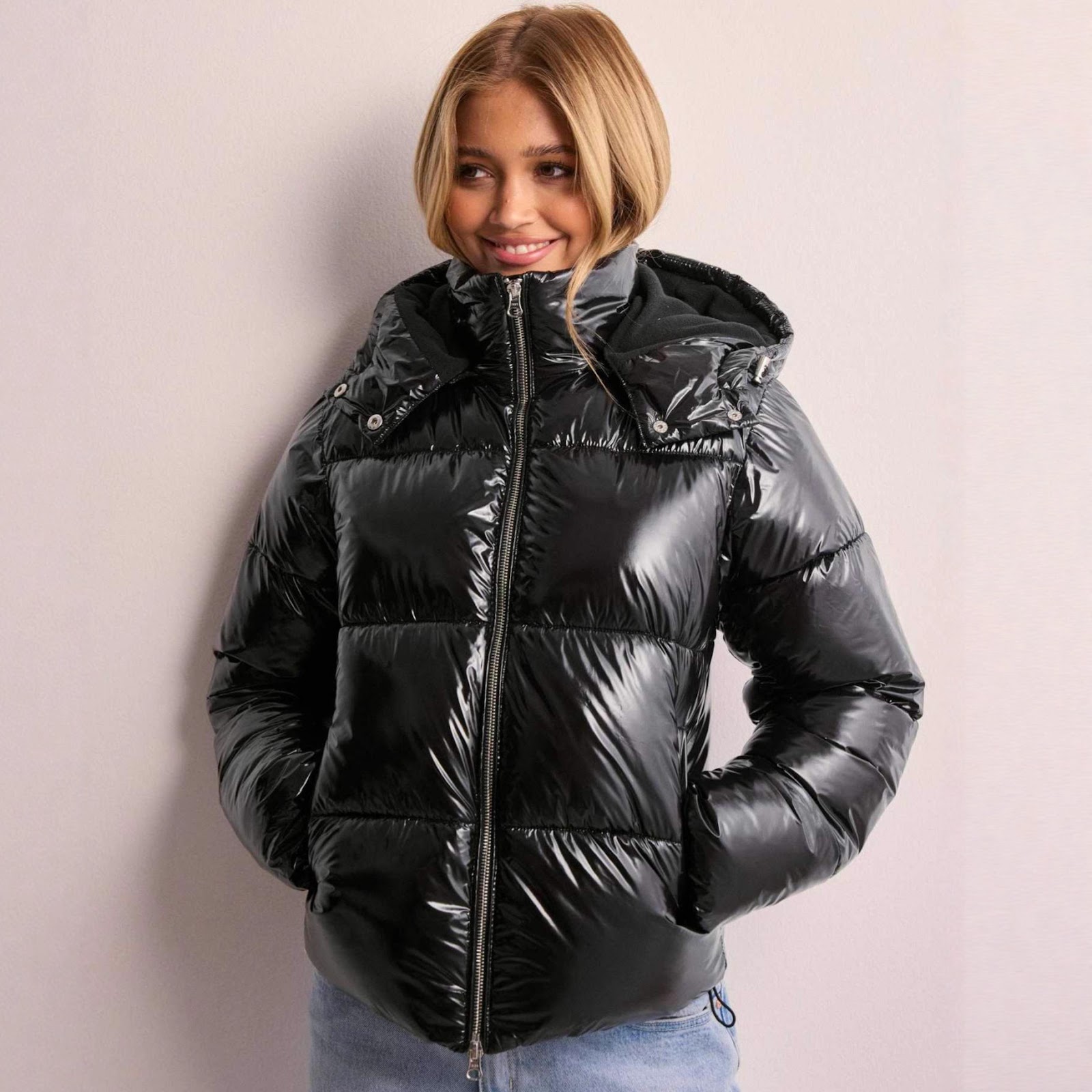 Padded women's hoodie with 3D effect