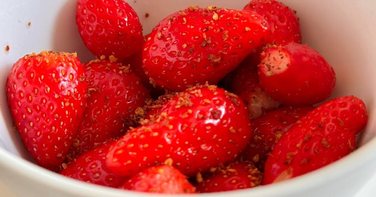 Dâu Tây Lắc Muối Tôm