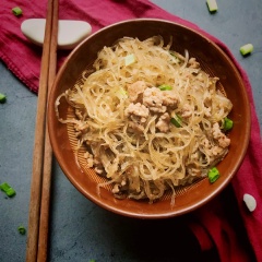 Miến xào thịt bằm cay kiểu Tứ Xuyên dễ làm lại dễ ăn sẽ là gợi ý không tồi giúp bạn đổi món cho cả nhà. Không chỉ là bữa sáng, đây cũng có thể là món ăn nhẹ bụng cho bữa tối hay những ngày chán cơm đấy.
