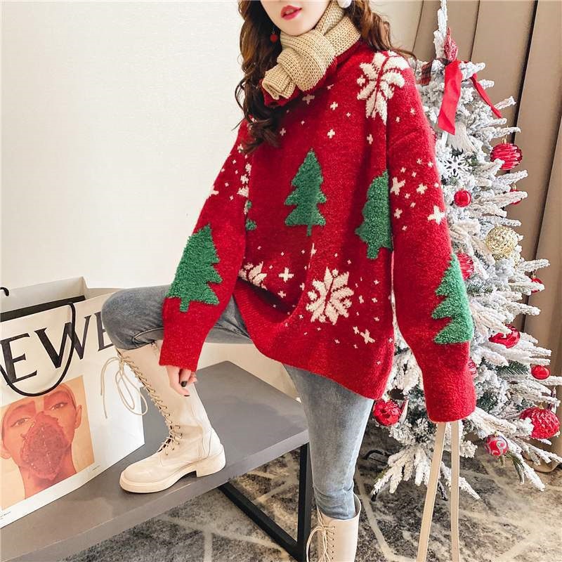 Loose knit sweater with round neckline