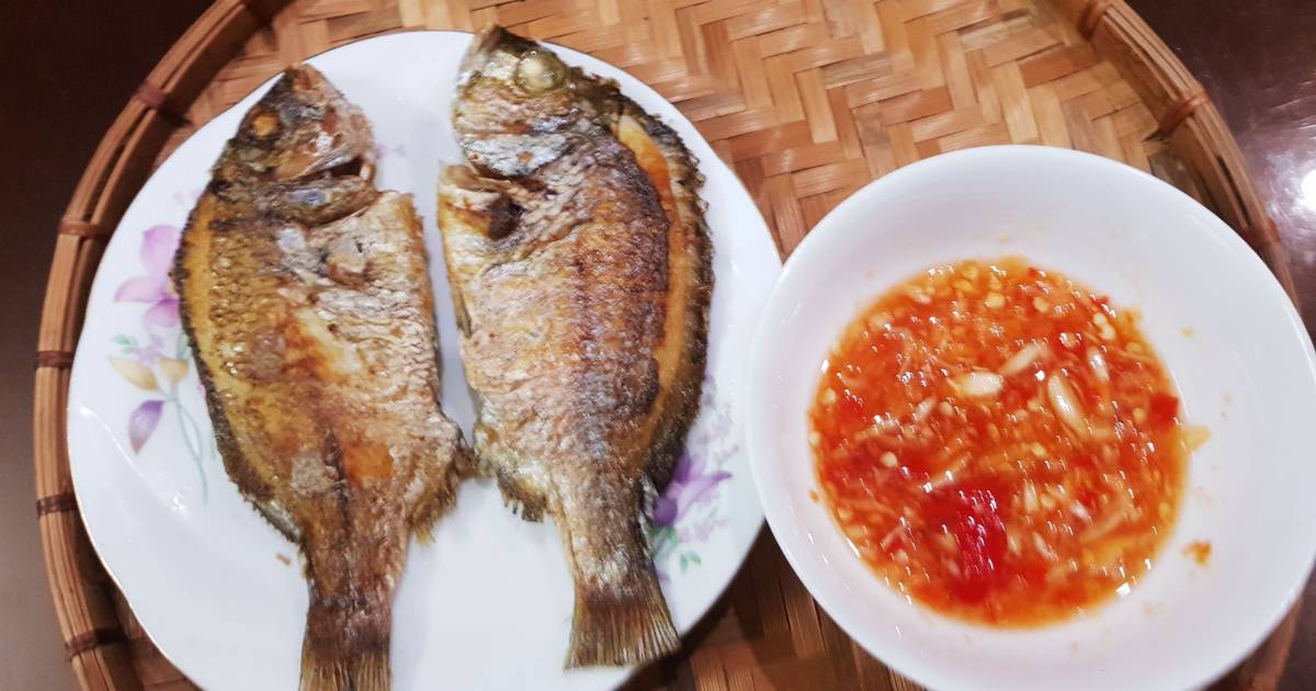 Cá hanh chiên chấm mắm ớt tỏi