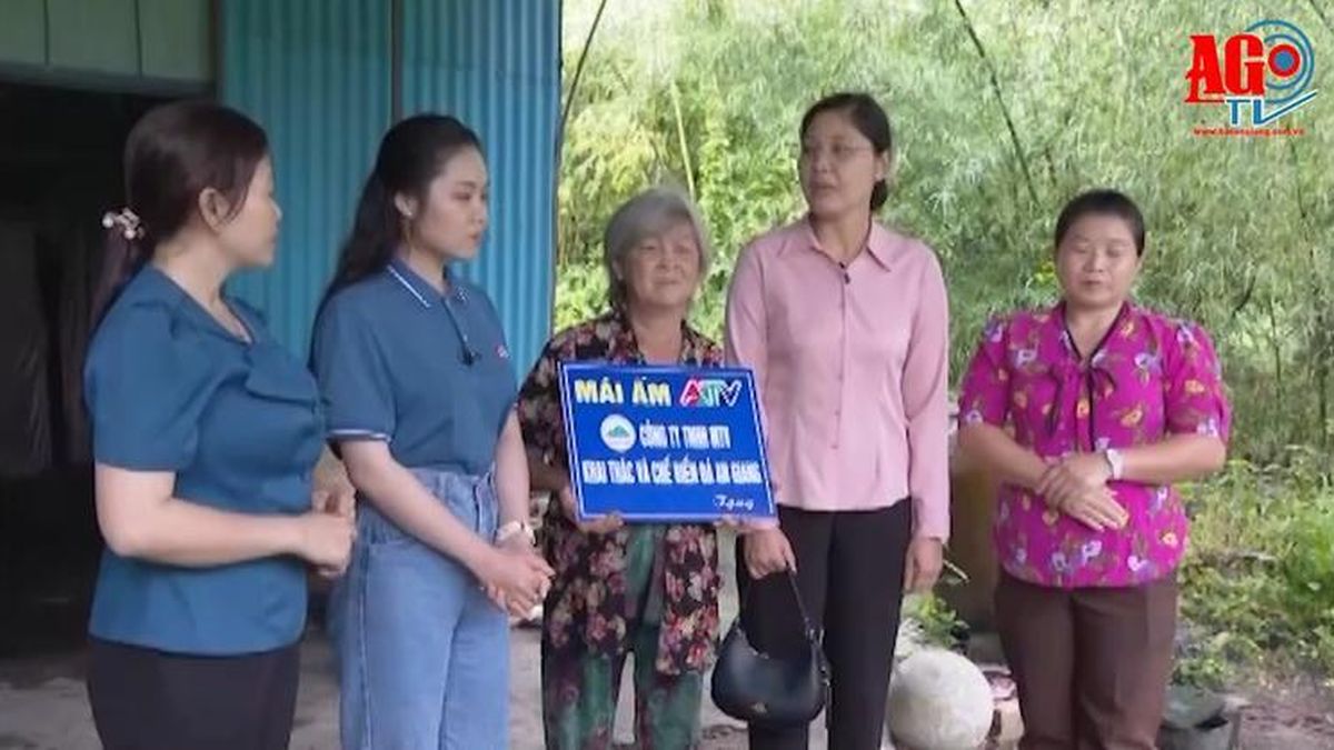 Mái ấm ATV trao tặng 50 triệu đồng cho hộ bà Dương Thị Ba - Báo An Giang