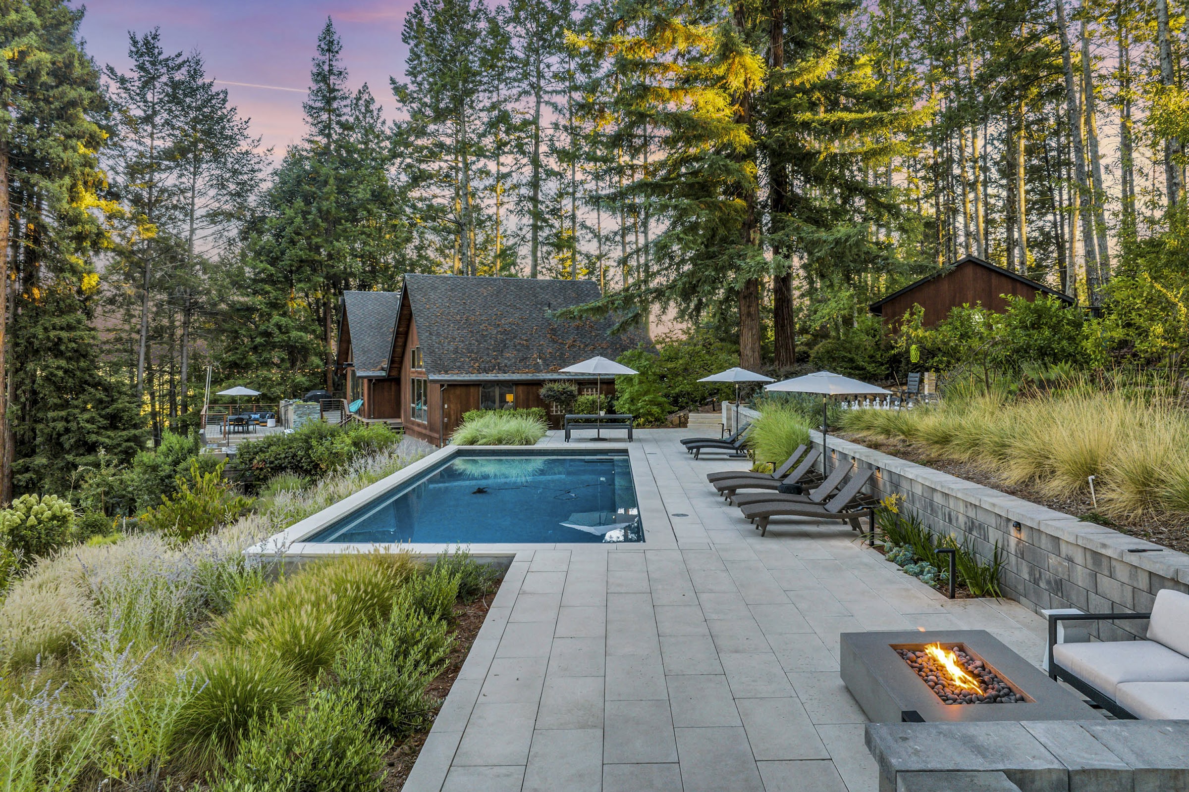 Casa de Lucca twilight hot tub