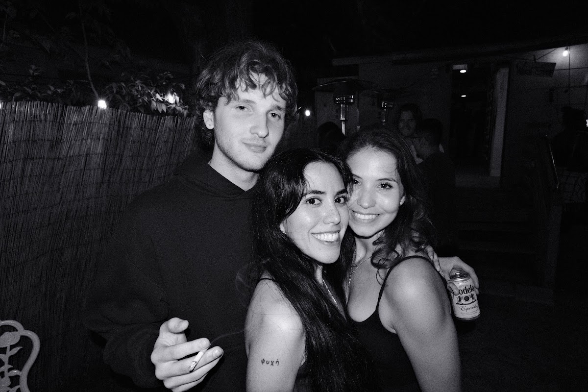 @tlau.photos_thelostandunfounds_2026-04-03_austin_last_night_noir_007