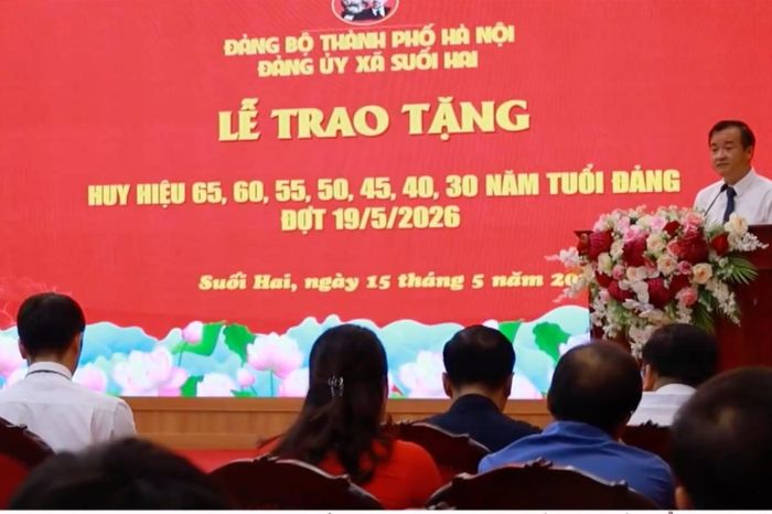 Đảng bộ xã Suối Hai trao Huy hiệu Đảng dịp 19/5/2026 - Đài Phát thanh và truyền hình Hà Nội