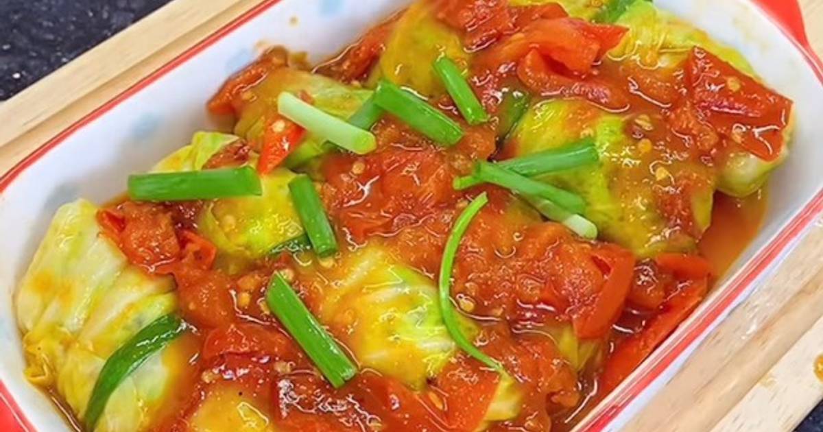 Bắp cải cuộn xốt cà