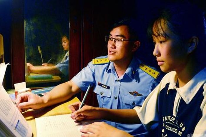 Người 'cha nuôi' trong quân ngũ và hành trình nâng bước em tới trường - Báo Sức Khỏe &amp; Đời Sống