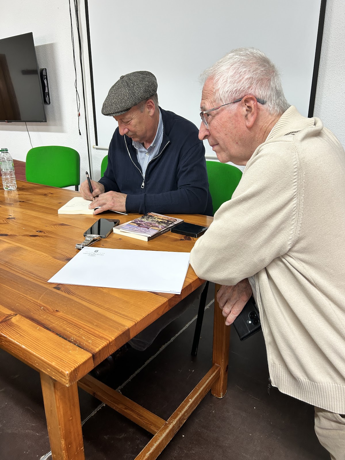 Presentación literaria de 'Cuando Dios gobierna de lejos' en Tórtola