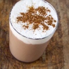 Mousse đậu hũ chocolate thơm ngon với vị ngọt thanh nhẹ, mềm béo, bùi bùi của đậu hũ. Thêm vào đó chút đắng của chocolate, béo ngậy của kem whipping và bột quế thoang thoảng tạo cảm giác dễ chịu. Sau bữa ăn mà có ngay một ly mousse chocolate mát lạnh để nhâm nhi thì còn gì bằng. Công thức làm không quá khó, lại còn tốt cho sức khỏe khi dùng đậu hũ nữa đấy. Nào chúng ta nhanh tay lưu lại công thức rồi làm cho cả nhà ăn nhé.