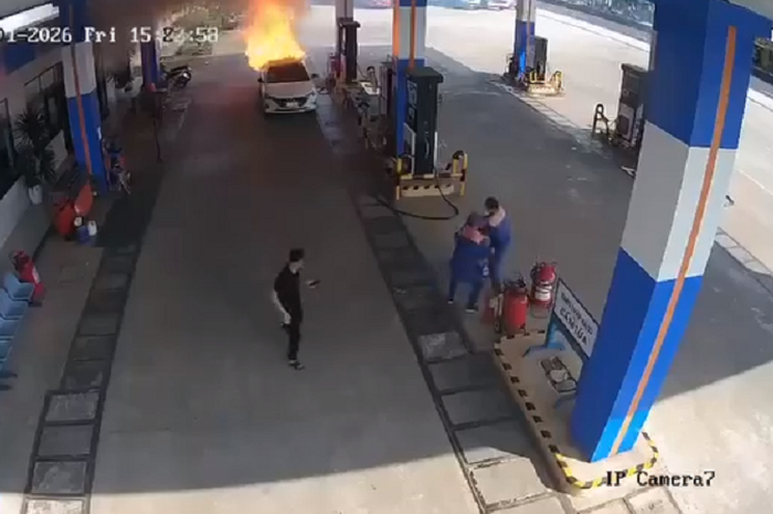 Cháy ô tô tại cây xăng, 2 người tử vong: Tài xế khai lý do không mở cửa xe - Báo VTC News
