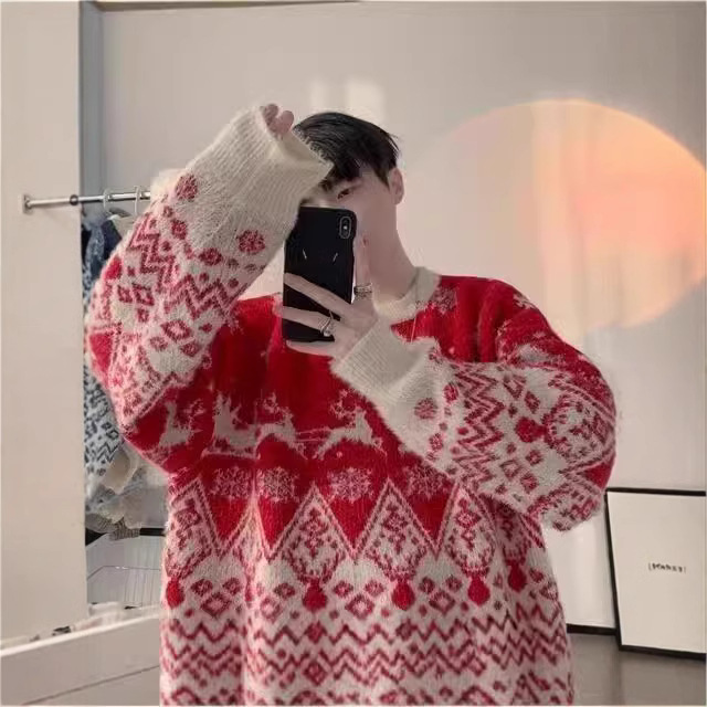Loose-knit sweater for couples