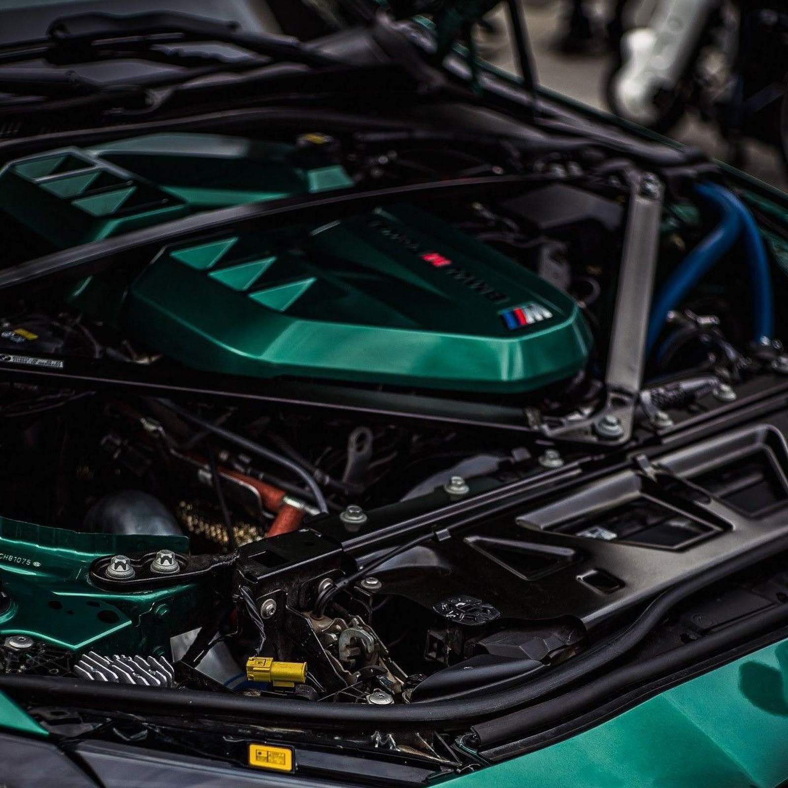 Download BMW M Series Engine Bay Full HD iPhone