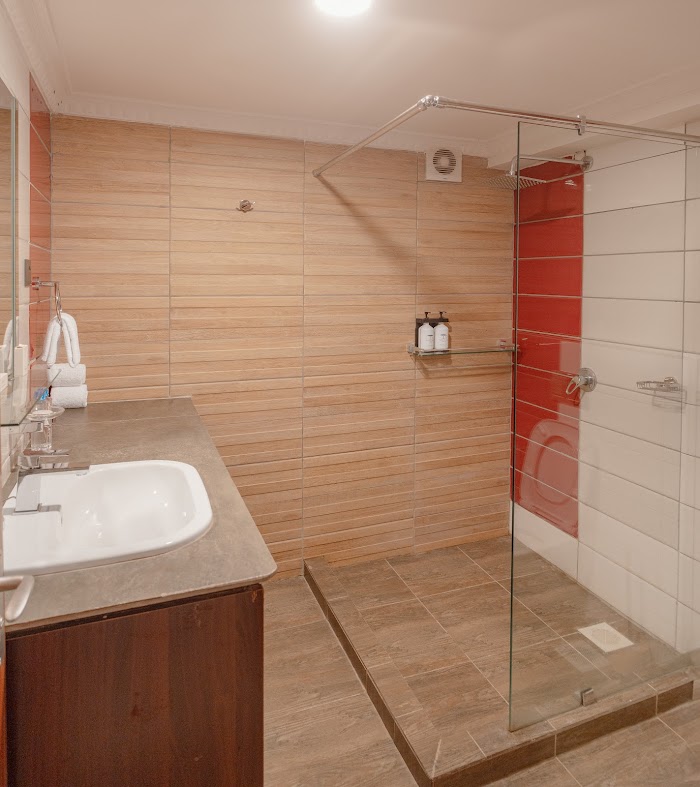 En-suite bathroom room 7 Karen Plains Hotel Nairobi