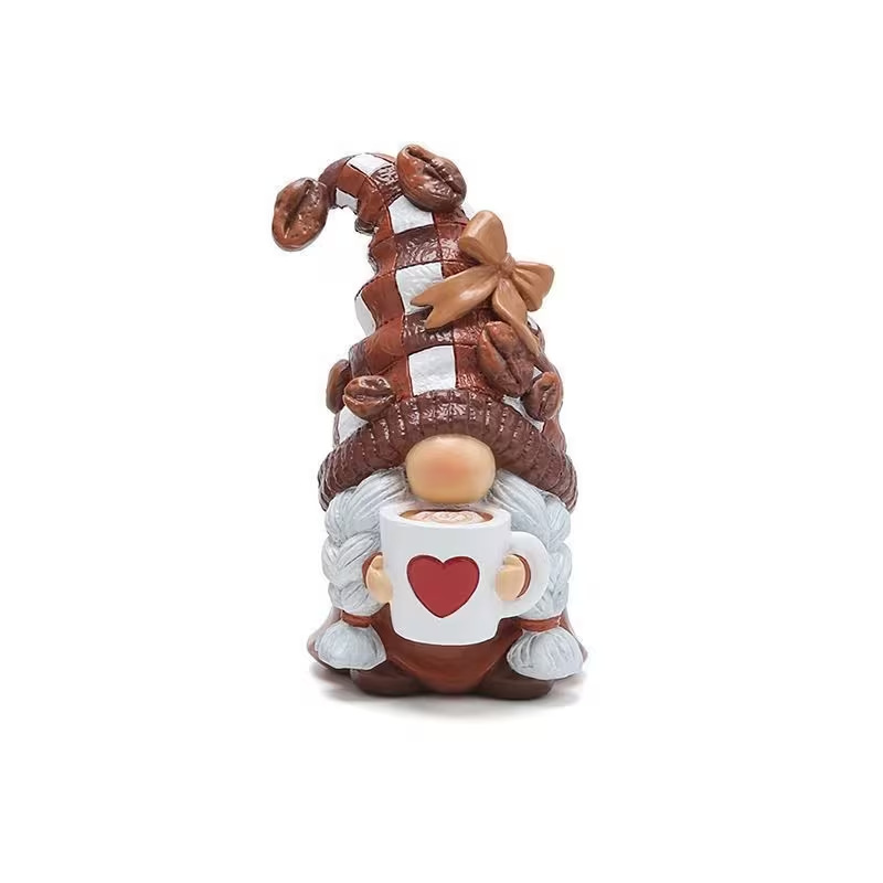 Weihnachtliche Wichtel-Figuren aus Kunstharz