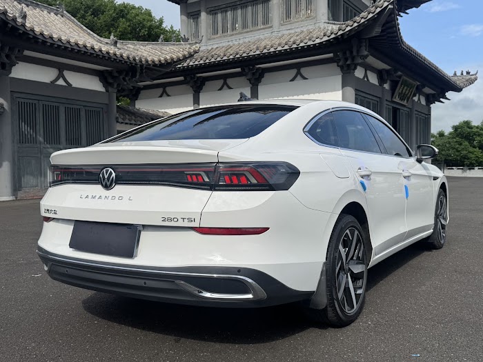 VOLKSWAGEN LAMANDO L