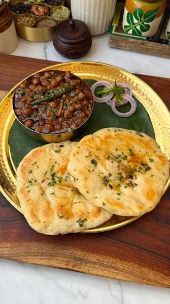Kulcha with Punjabi Chana