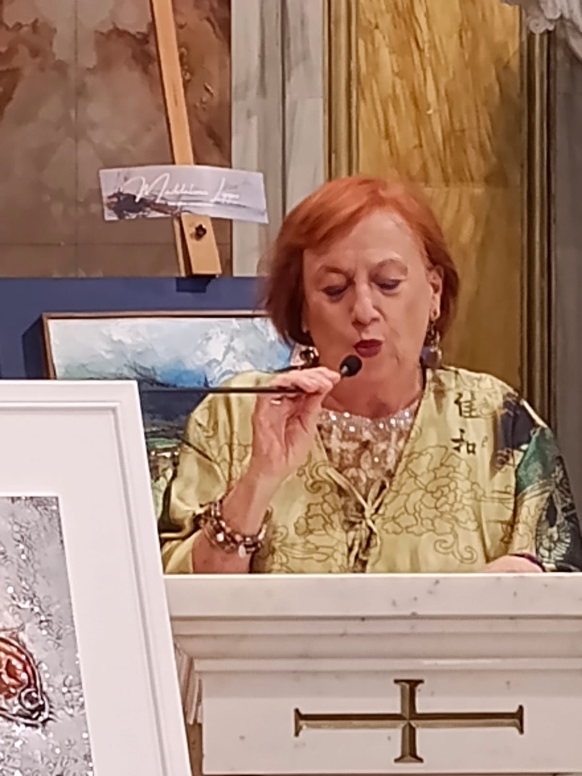Maria Letizia Gangemi durante la serata poetica su San Francesco