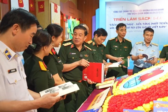 Ngày sách và văn hóa đọc trong quân đội - Đài Phát thanh và truyền hình Hà Nội