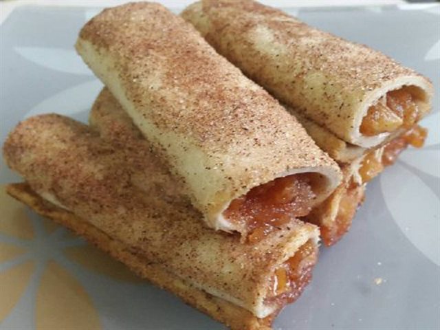 Mứt Táo Cuộn Bánh Mì