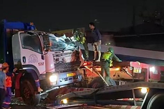Tai nạn giao thông nghiêm trọng sáng nay ở đường Nguyễn Hữu Thọ - Báo Người Lao Động