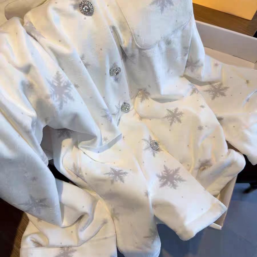 Women's Pajamas with Snowflake Pattern, Island Fleece