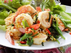 Tôm xào sả ớt thích hợp làm món đổi vị cho bạn và gia đình nếu cảm thấy chán các món tôm chiên hay rang nhé! Món xào cay thơm, mặn ngọt hấp dẫn rất đưa cơm luôn nha!
