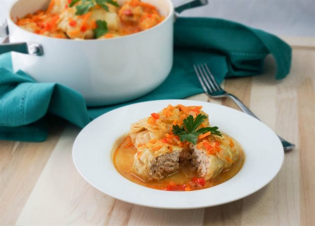Bắp Cải Cuộn Thịt Gà Hầm