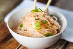 Món salad củ cải đã hoàn thành. Đơn giản, nhanh để cả nhà dùng ngay với cơm.