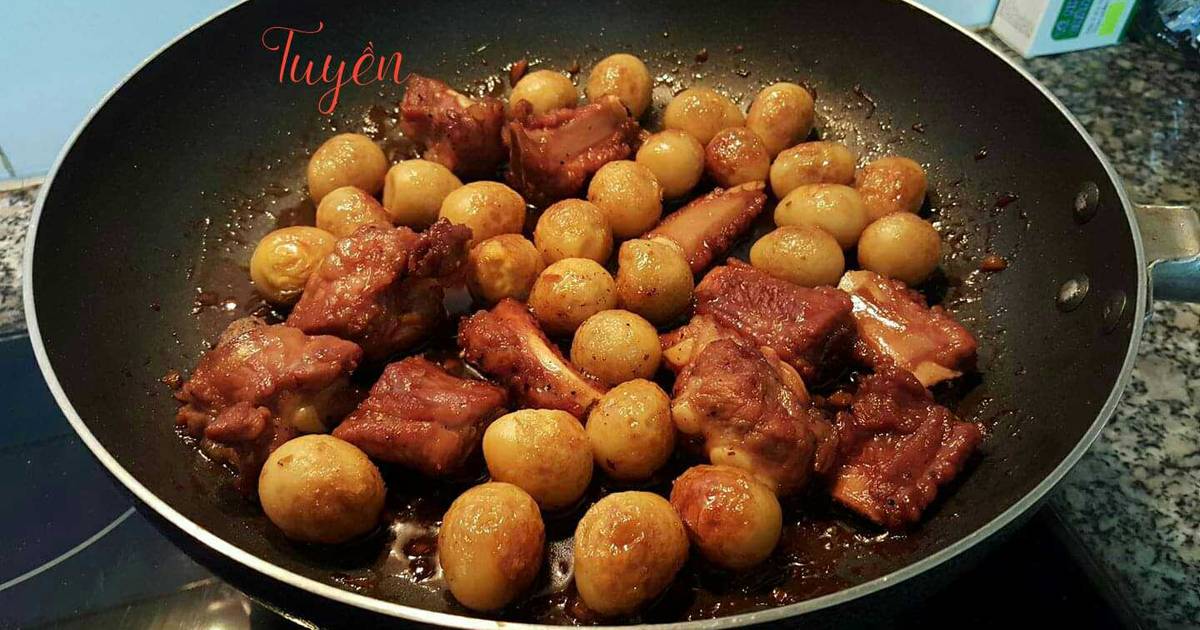 Sườn non rim mặn với trứng cút
