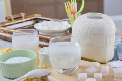 Làm lạnh rau câu trái dừa trong ngăn mát tủ lạnh 30 phút cho rau câu đông hoàn toàn là có thể thưởng thức nhé. Vị ngọt mát của rau câu dừa sẽ khiến xua tan cái nóng của mùa hè oi bức.