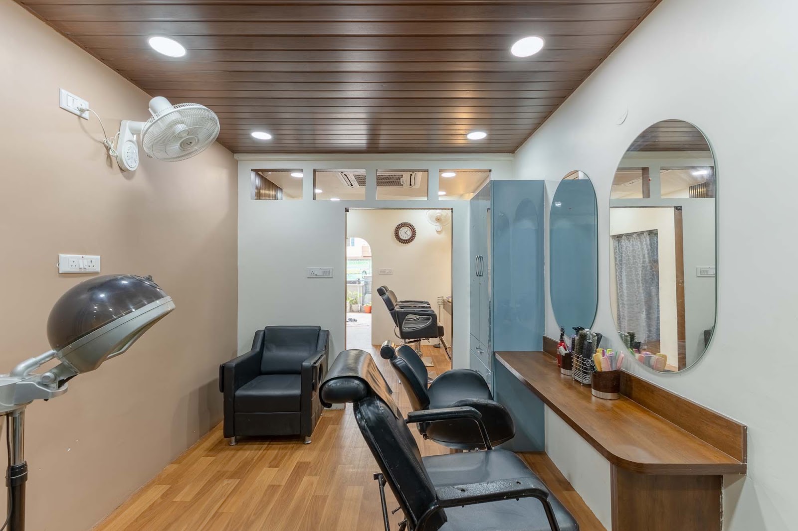 Ladies Saloon