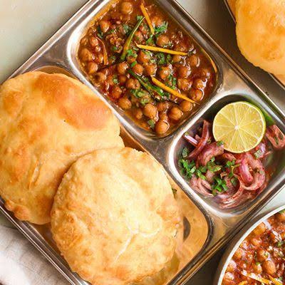 Choley Bhatura (2 pcs)