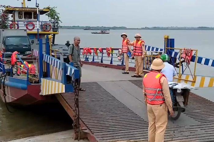 Hà Nội tăng cường kiểm tra nhiều bến đò trước mùa mưa bão - Đài Phát thanh và truyền hình Hà Nội