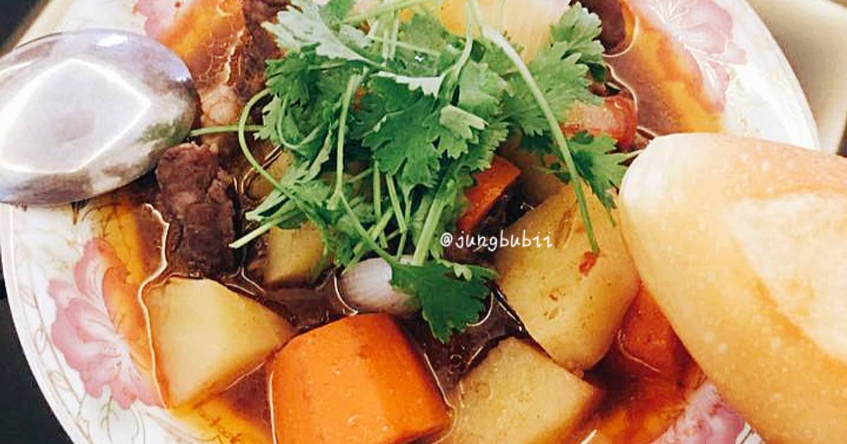 Bánh Mì Sốt Vang 🍲