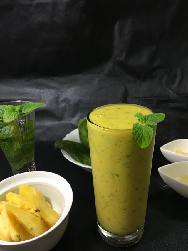 Sinh Tố Khóm Cải Bó Xôi