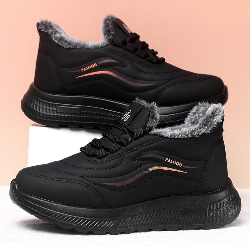 Insulated men's winter boots with thick sole