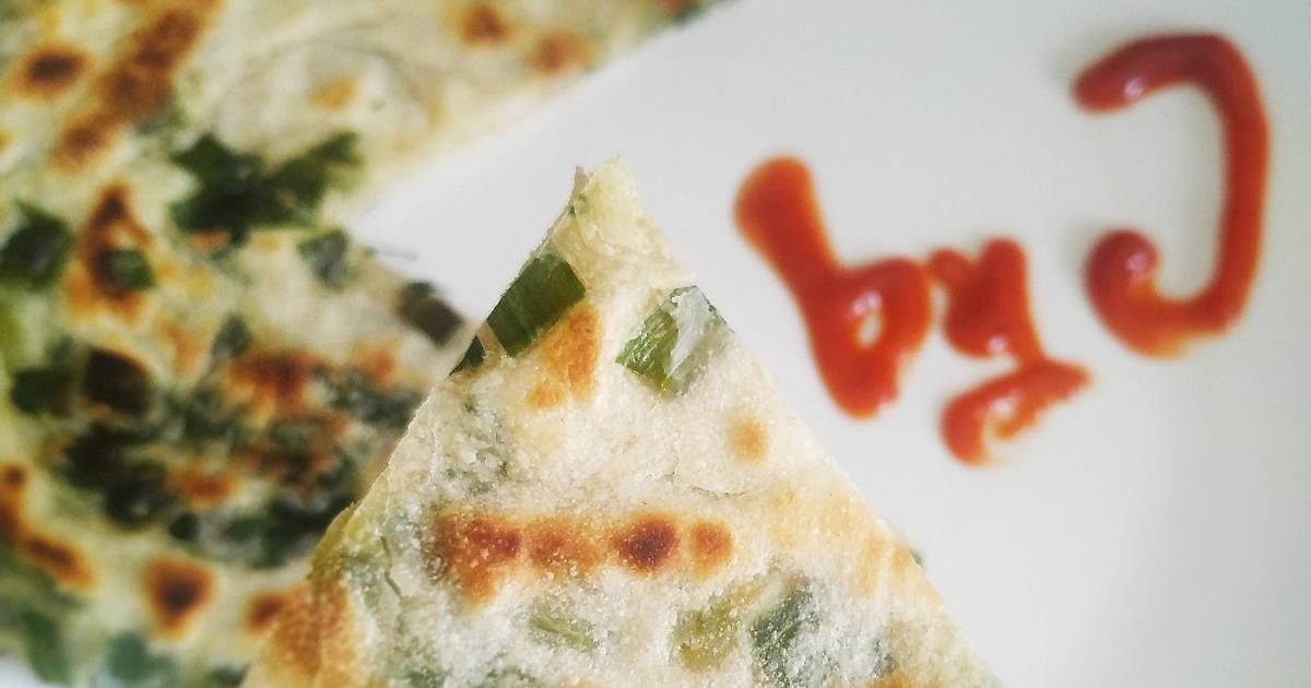 Bánh hẹ áp chảo (Chive Pancakes)
