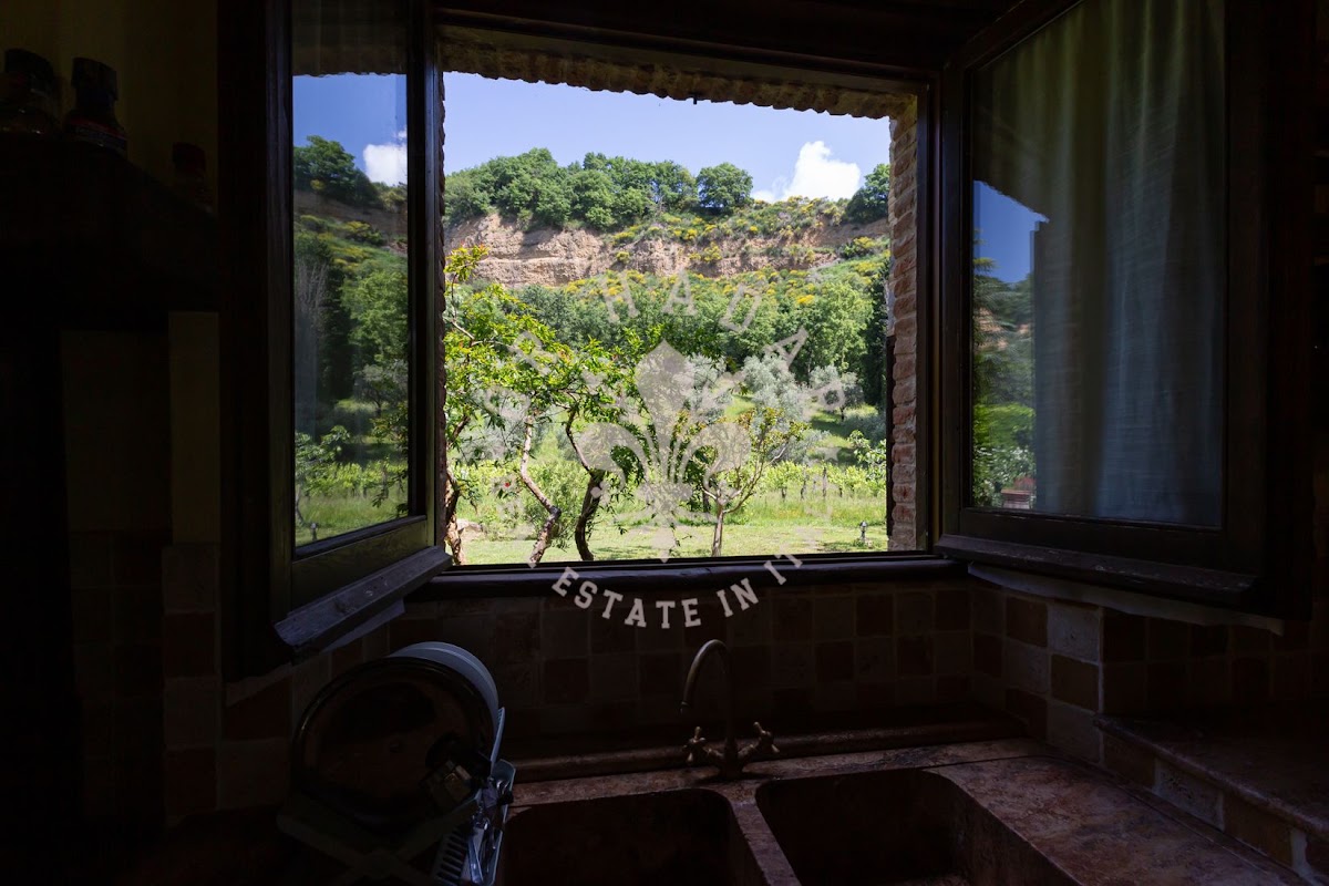 הבית מאחורי הגבעה (Il Casale dietro la Collina) — 40