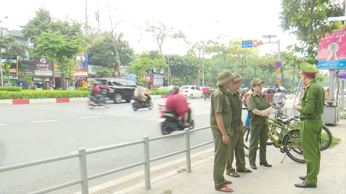 Phường Hai Bà Trưng triển khai mô hình tuần tra 'Ba nhất' - Đài Phát thanh và truyền hình Hà Nội