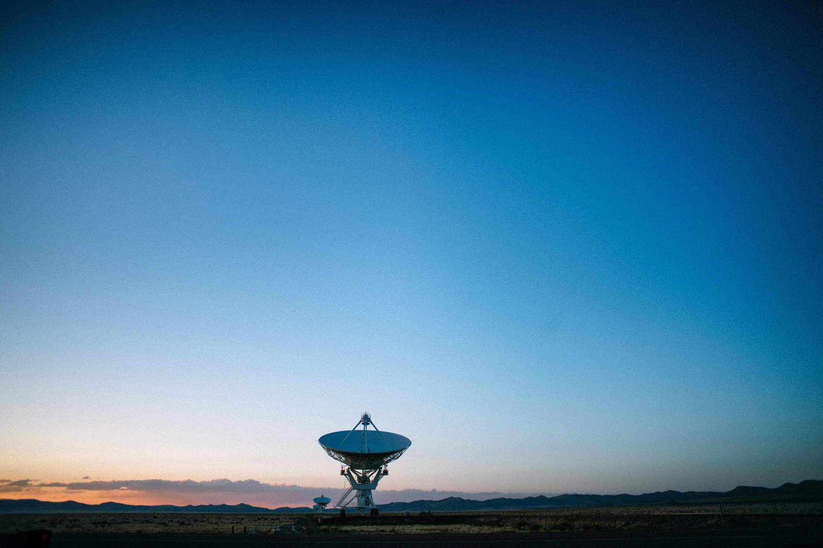 Giant Satellite Dish at Sunset - Landscape Photography 4K Wallpaper (4928x3280)