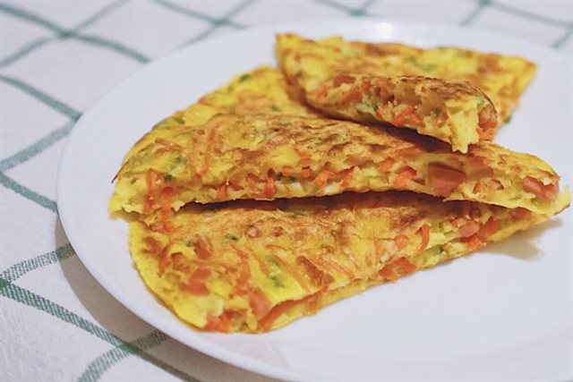 Trứng Chiên Cà Rốt Và Hành Lá
