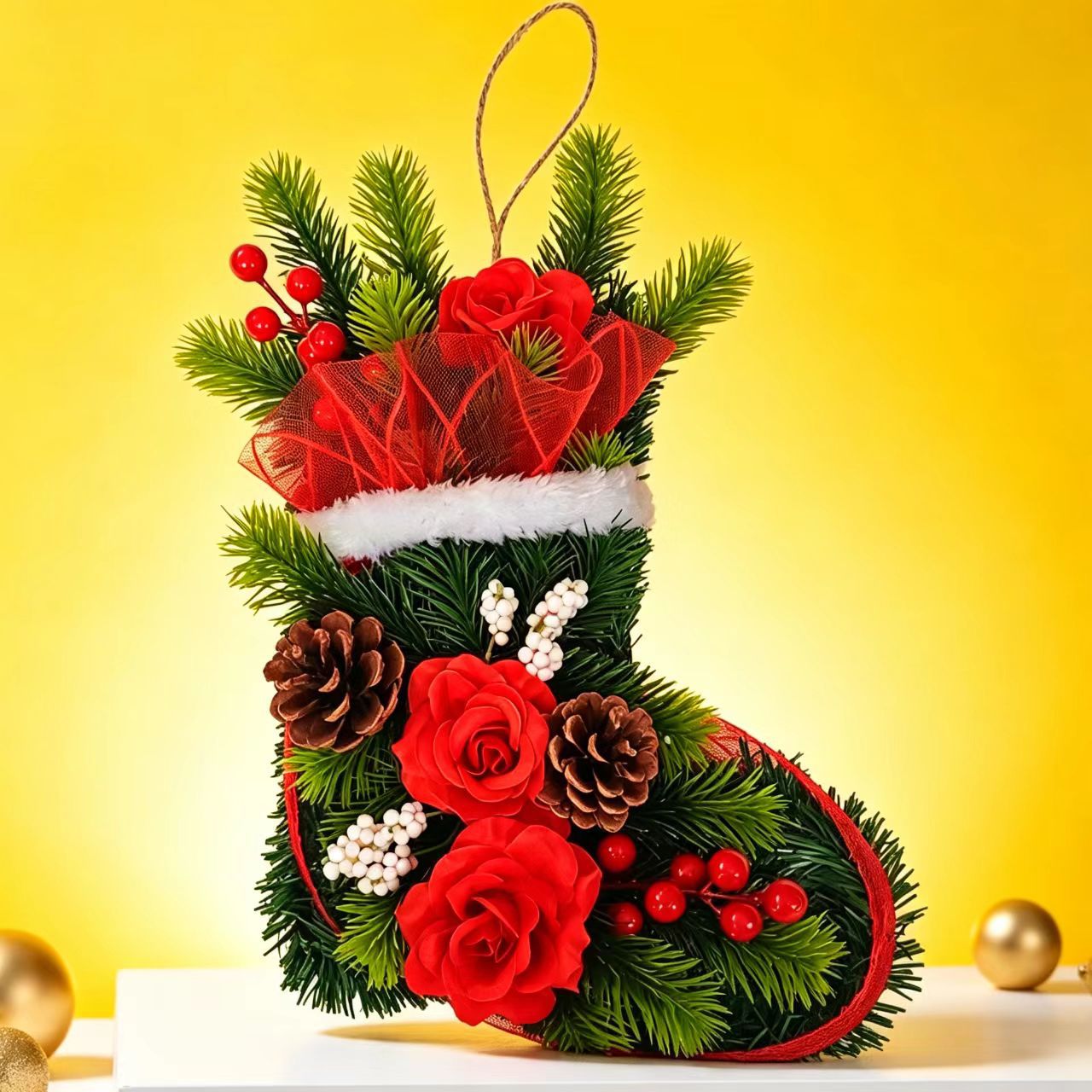 Weihnachtlicher Türkranz in Stiefelform