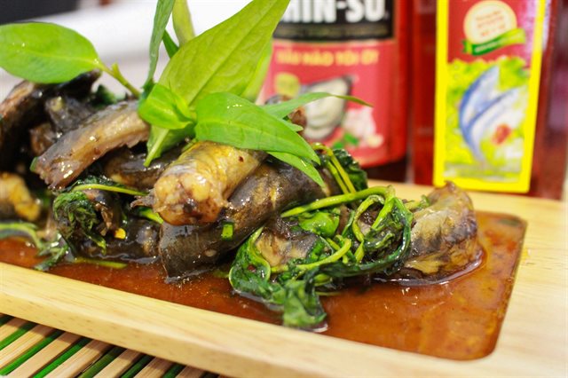 Cá Kèo Kho Rau Răm Dầu Hào Tỏi Ớt CHIN-SU