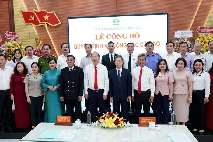 Chánh án Nguyễn Văn Quảng trao quyết định bổ nhiệm Chánh án tỉnh Cà Mau - Báo Công Lý