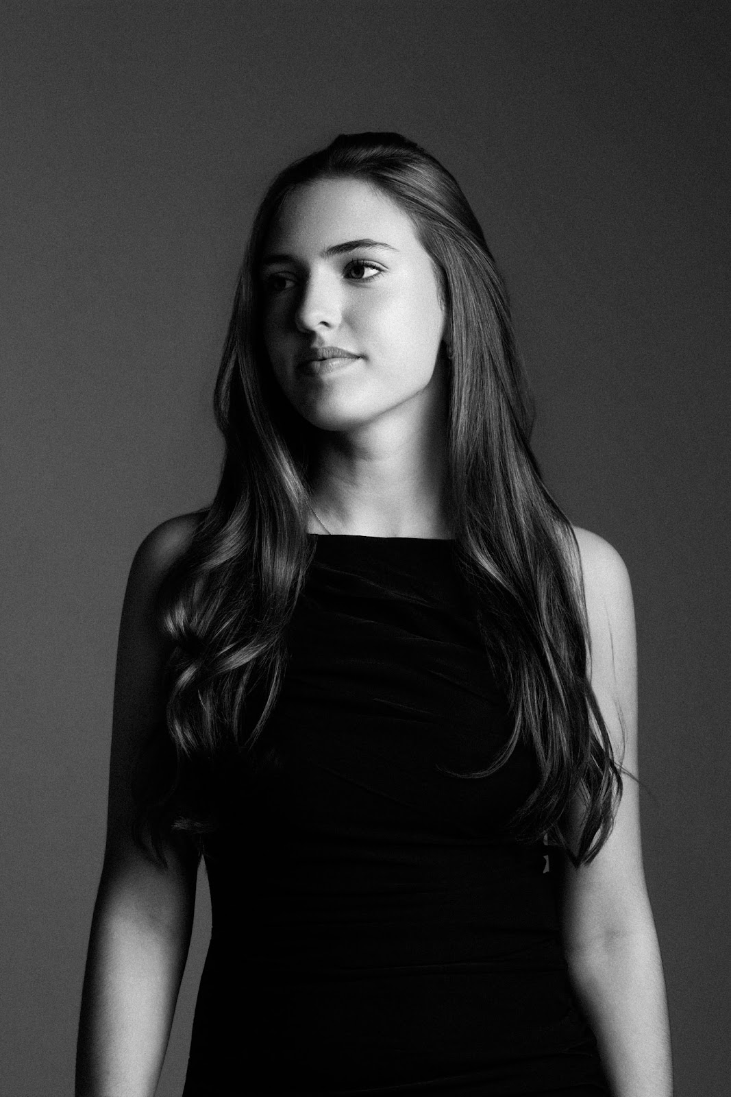 Alice Schmitt Riffel com movimento no cabelo