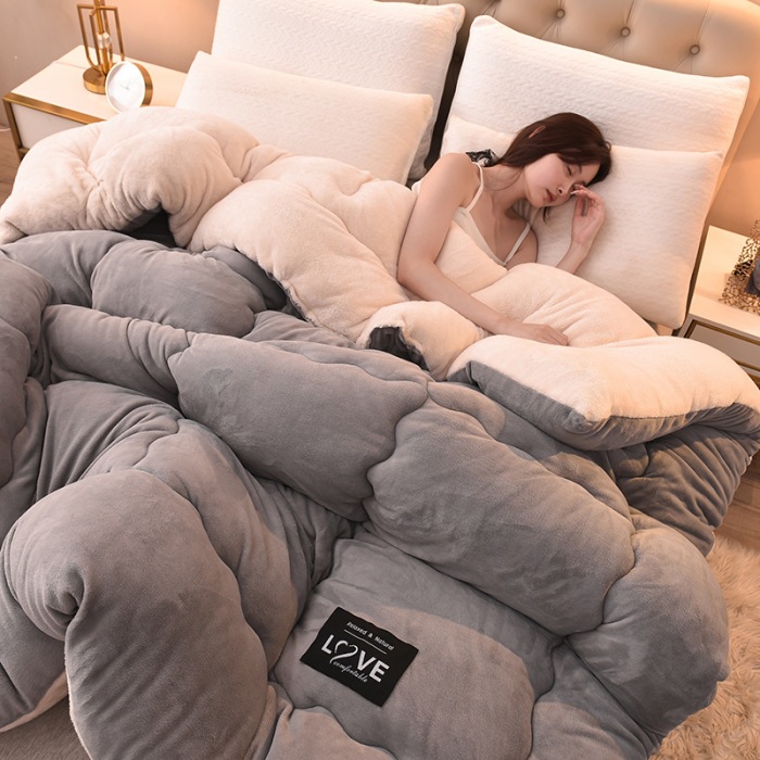 Winter duvet with polyester filling