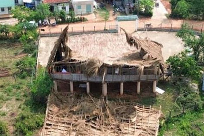 Mưa dông lại làm tốc mái hàng trăm ngôi nhà và hơn 400ha hoa màu bị thiệt hại - Báo Sức Khỏe &amp; Đời Sống