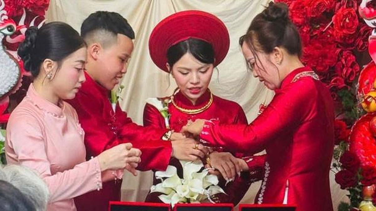 Đám cưới 'không chú rể' ở miền Tây, hai gia đình tặng 11 sổ đỏ, 5 cây vàng - Báo VietnamNet