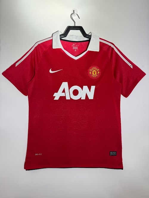 Equipación local del Manchester United 2010-11.jpg